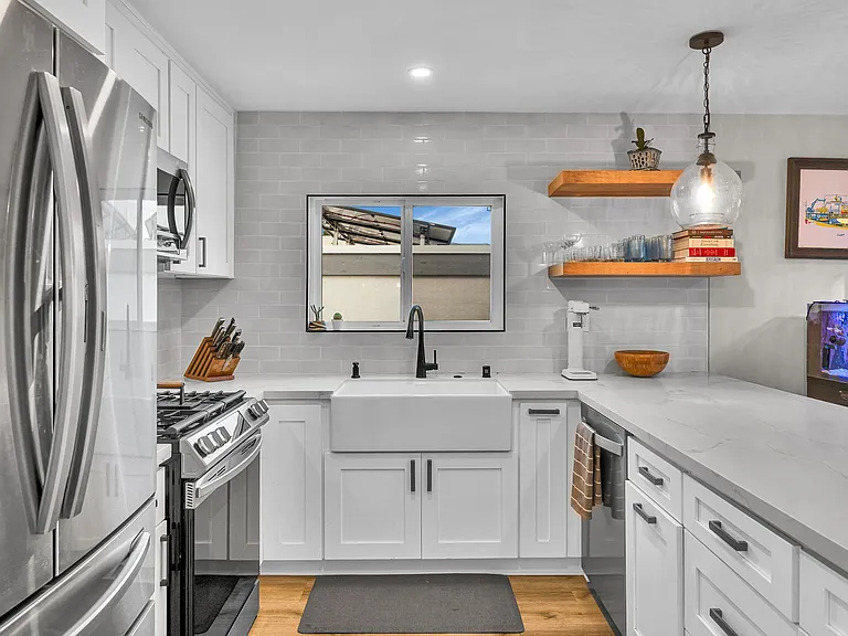 2369 Loring St — Photo 12
