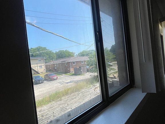 4th image of 1715 N Lewis Ave #5