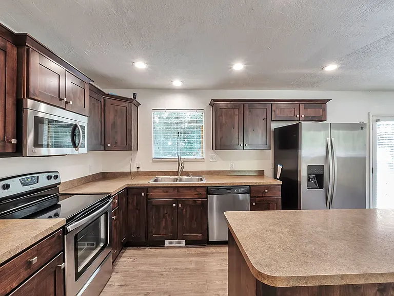 2151 W 300 N — Photo 5