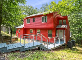 221 Fairway Cir, Cross Junction, VA 22625