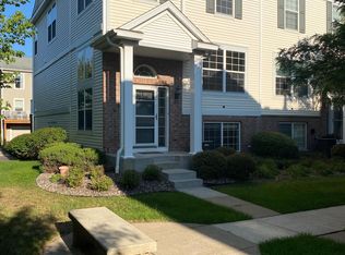 916 Ledgestone Dr, Mahtomedi, MN 55115