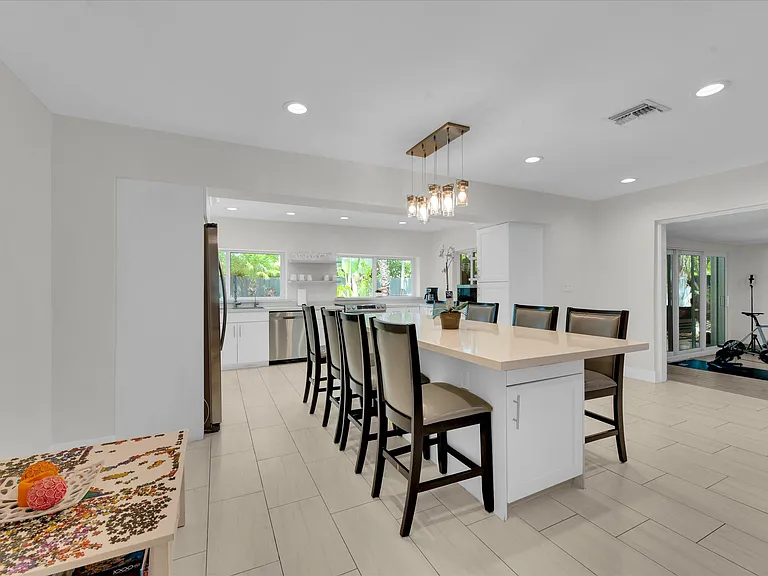 2633 NE 3rd Ave — Photo 8