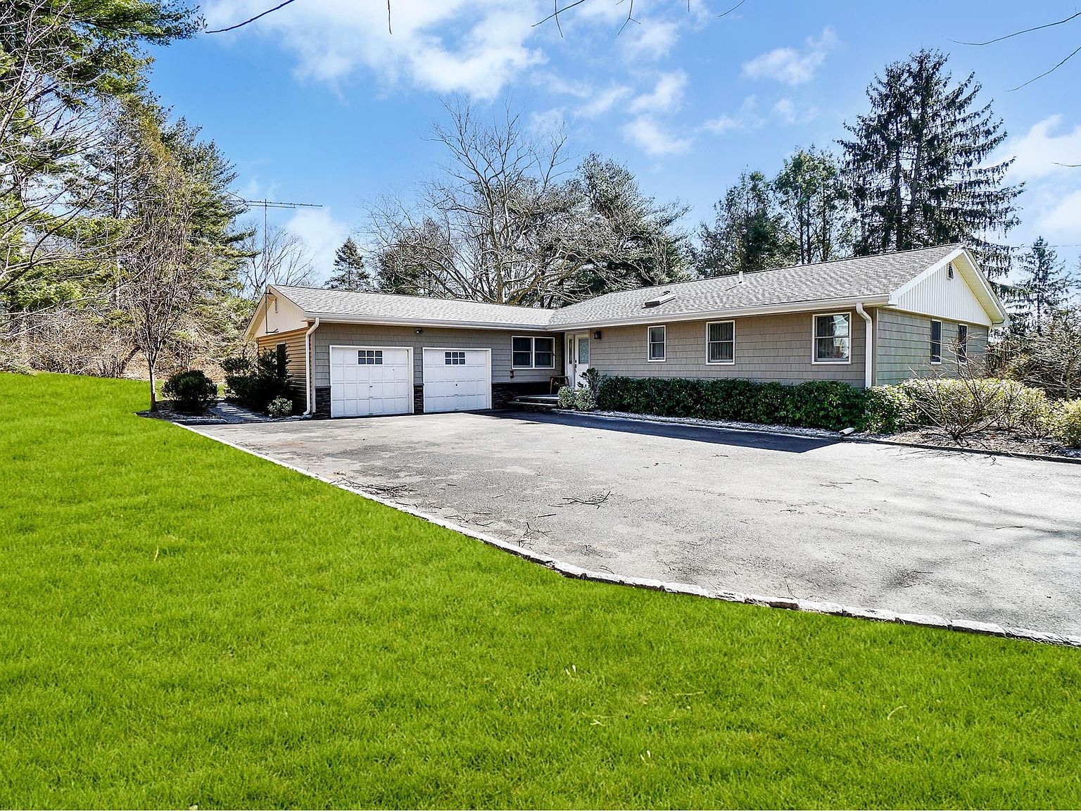 282 Pidgeon Hill Rd, Huntington Station, NY 11746 Zillow