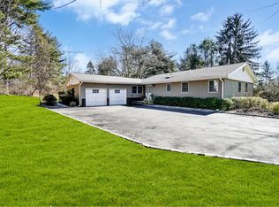 282 Pidgeon Hill Rd, Huntington Station, NY 11746