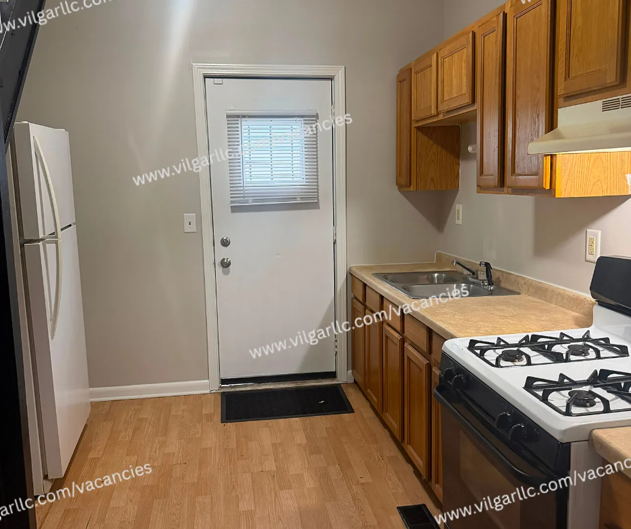 4611 Pine Ave — Photo 3