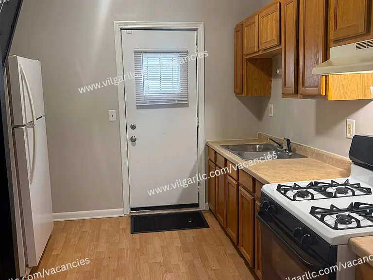 4611 Pine Ave — Photo 3