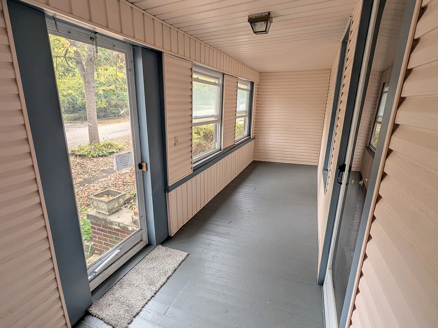 146 W Elm St — Photo 3