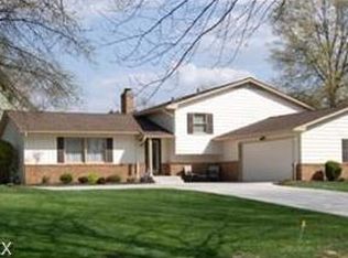 451 Sun Valley Dr, Akron, OH