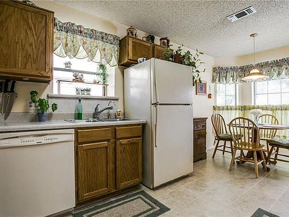 3rd image of 604 Sunrise Ct