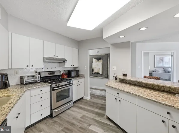 5225 Pooks Hill Rd APT 1401N, Bethesda, MD 20814