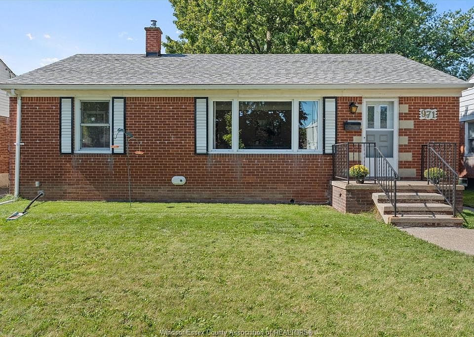 1st image of 971 Isabelle Pl