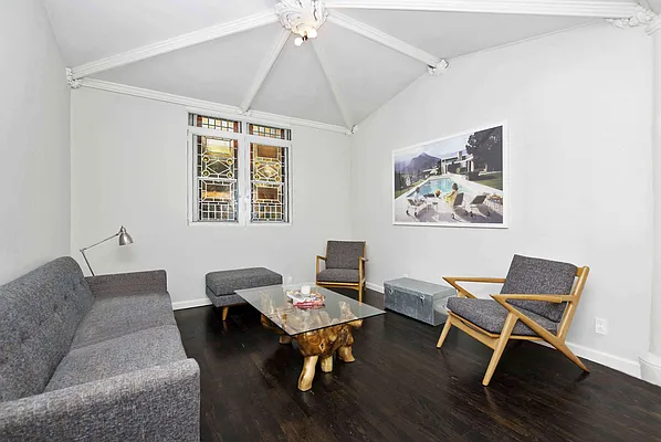 Sold by Triplemint | media 16