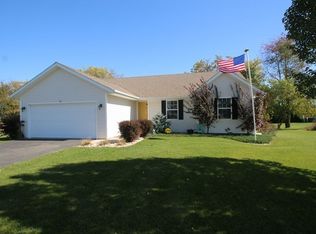 416 Live Oak Ln, Poplar Grove, IL 61065