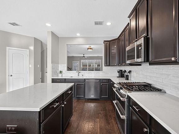 3rd image of 7880 Oxer Dr