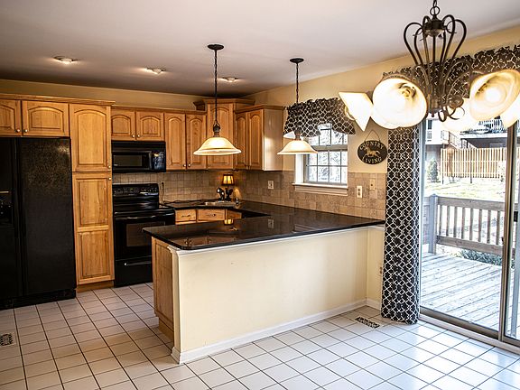 Large eat-in kitchen