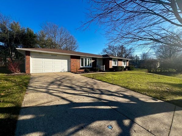 52244 Pickwick Ln