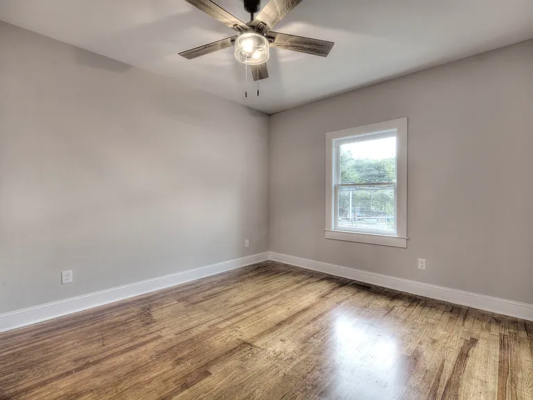 308 Douglas St — Photo 9