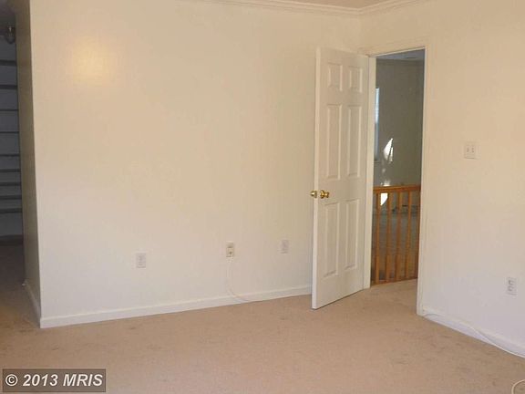 5th image of 221 Elizabeth Ave