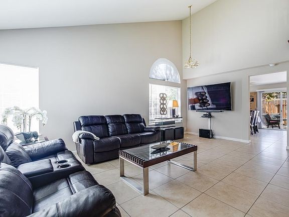 4th image of 540 Melinda Ct