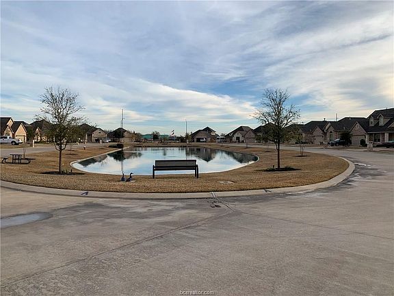 5th image of 1709 Lakeshore Ct