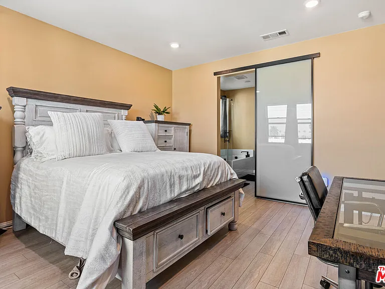 720 Grace Ave — Photo 14