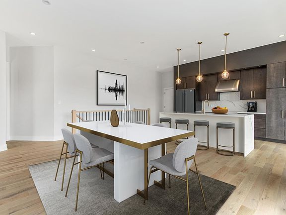 2nd image of 2048 N Wood St #1N