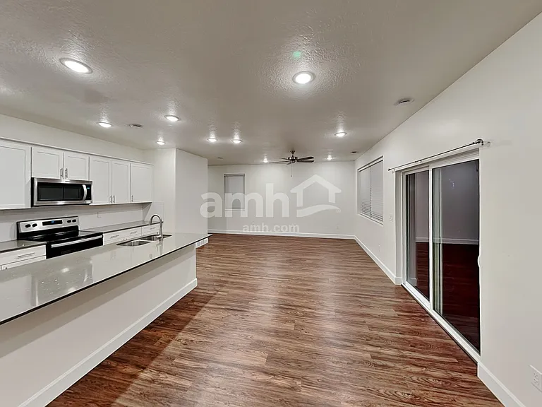 278 N Allen Ln — Photo 4