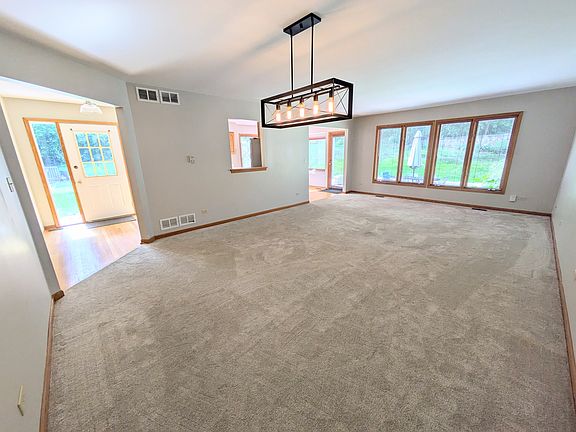 4th image of 913 Thornwood Ct