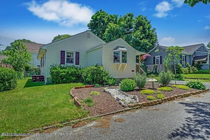 812 Bradley Rd photo 1