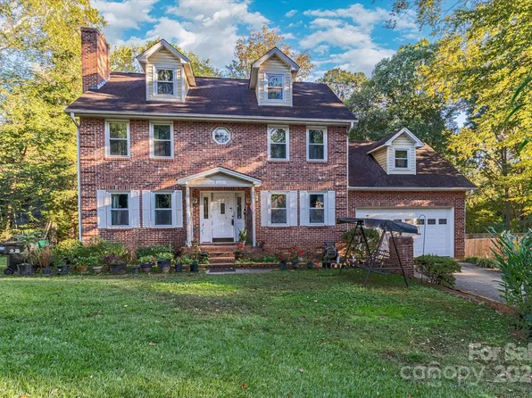 2131 Pinebrook Cir, Charlotte, NC 28208