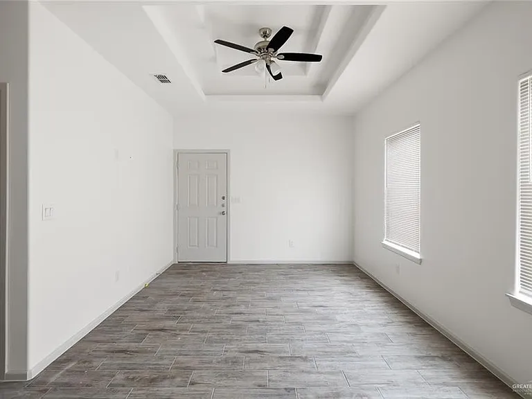 1020 Palm Cir #1 — Photo 8