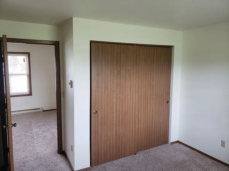 542 E Bronson Rd — Photo 4