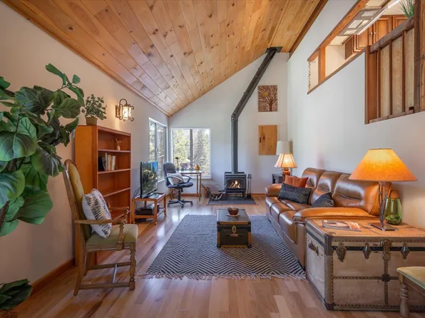 240 Rainbow Rd, Emigrant Gap, CA 95715