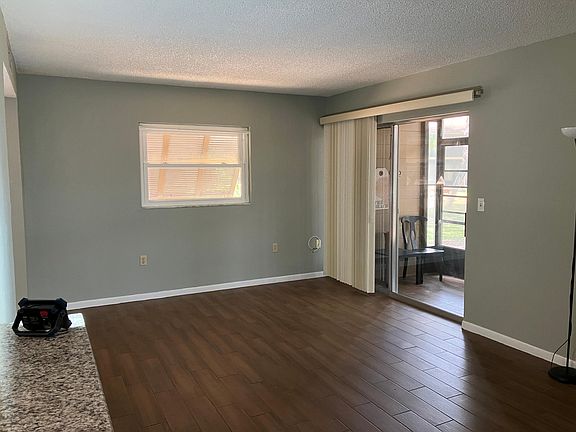 5th image of 110 Cypress Woods Ct APT 4C