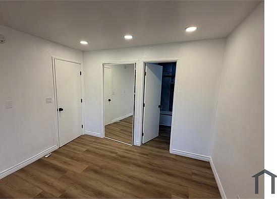 5th image of 18350 Hatteras St APT 212