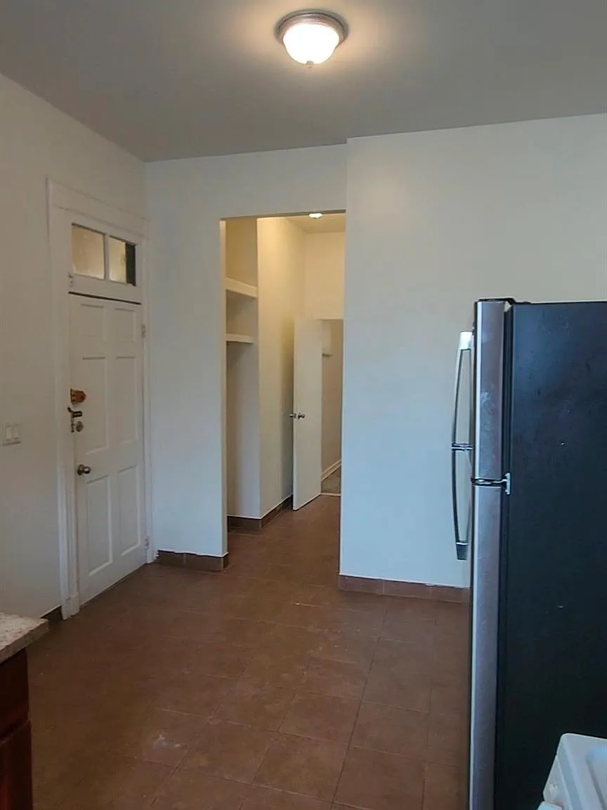 2 bed, 1.0 bath, 700 sqft, $2,000 — Photo 4