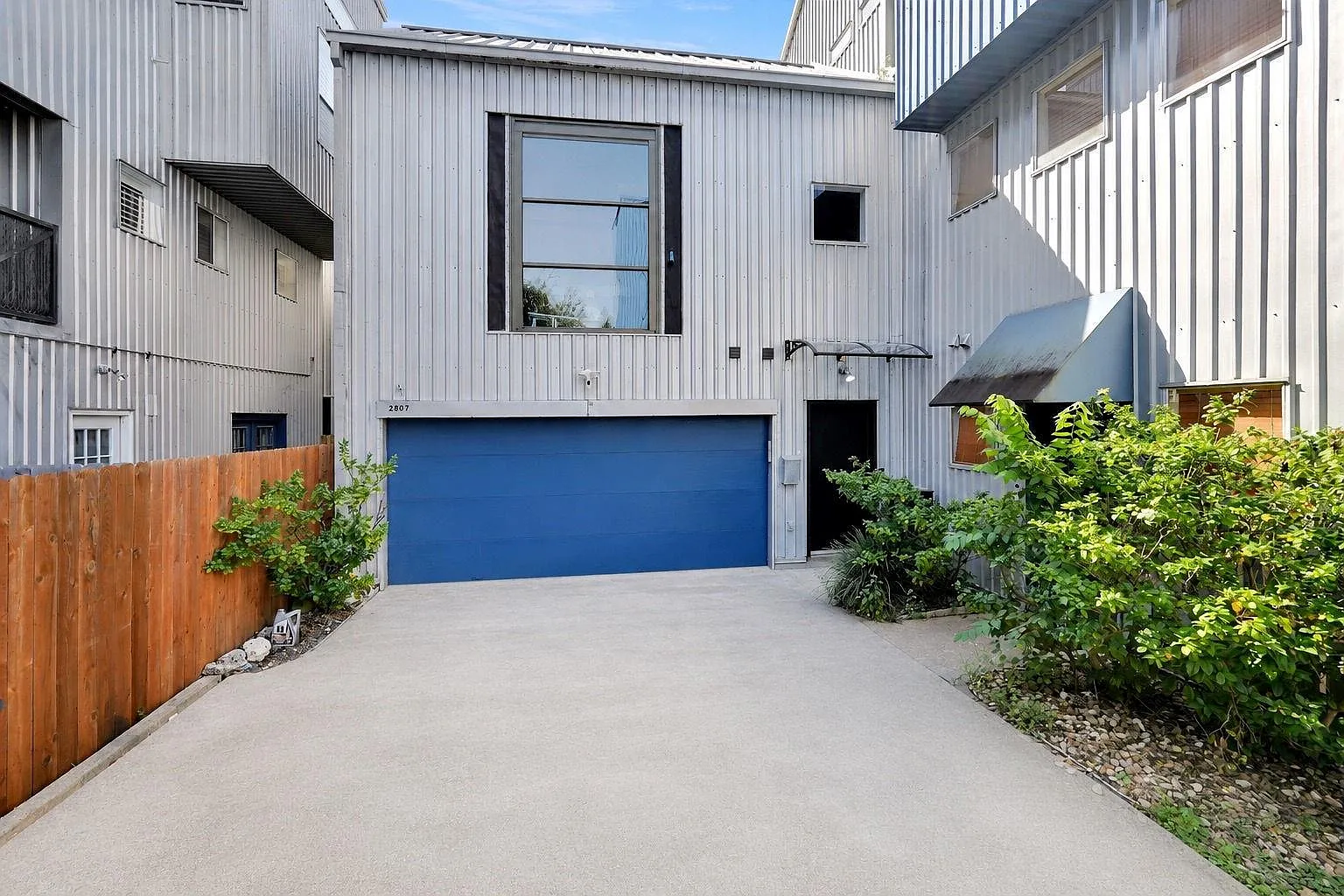 3 bed, 2.0 bath, 1872 sqft, $3,350 — Photo 1