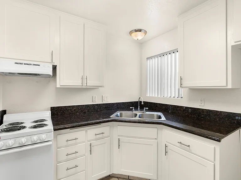Melrose Manor Apartments - Riverside, CA — Photo 50