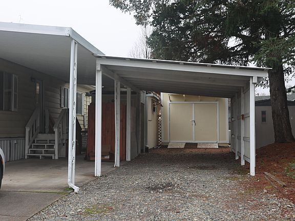 3rd image of 1125 SE Lee Roze Ln