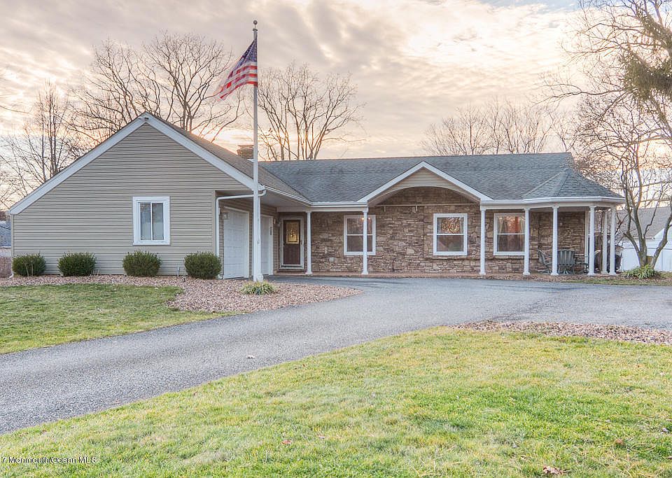 1st image of 904 Cherry Cove Ct