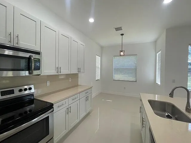 4 bed, 3.0 bath, $3,800 — Photo 4