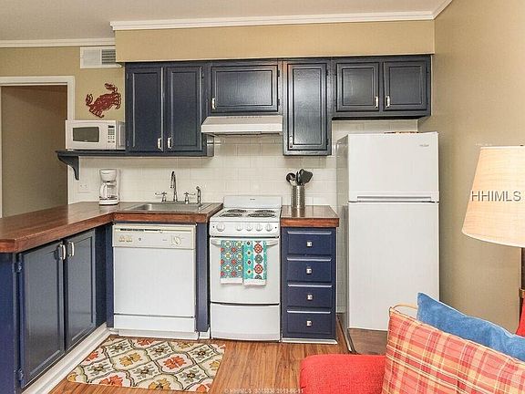 4th image of 39 S Forest Beach Dr #227