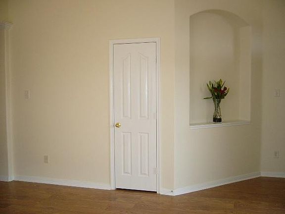 2nd image of 808 Wooded Creek Ln