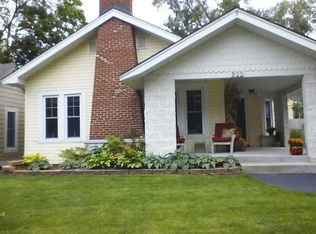 922 Peninsula Dr, Traverse City, MI 49686