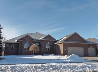 2215 W Cherrywood Cir, Sioux Falls, SD 57108
