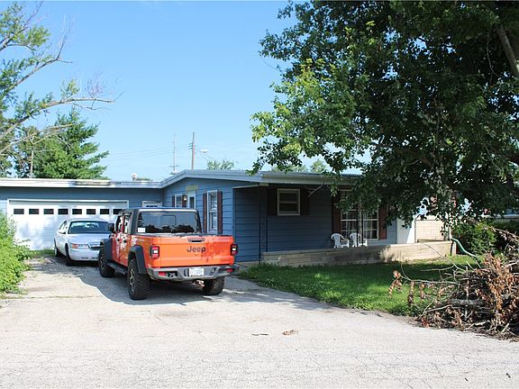 2nd image of 215 W Fillmore Ave