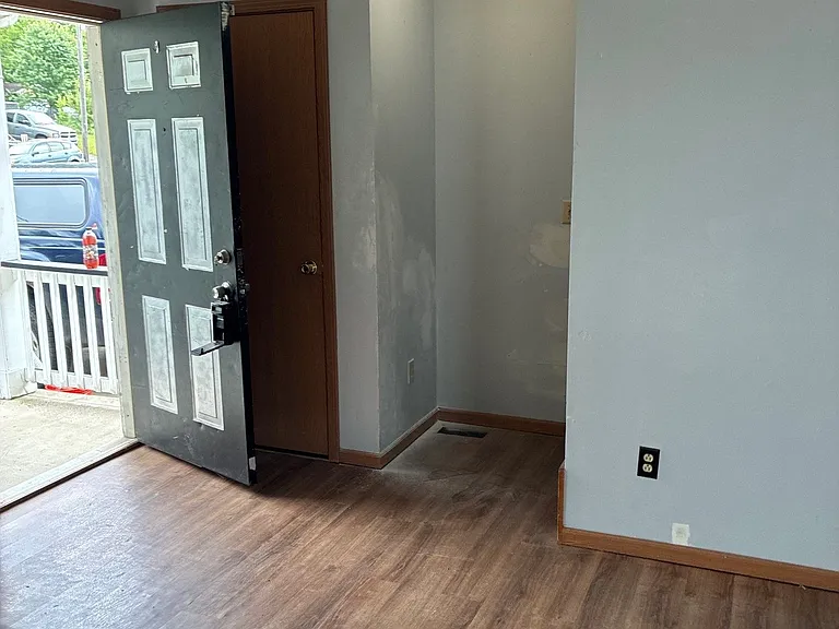 731 Parmalee Ave — Photo 2