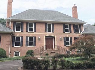 2412 Mare Ln, Oakton, VA 22124