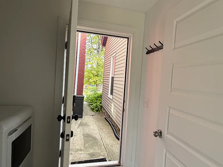 433 Oak St #1 — Photo 13