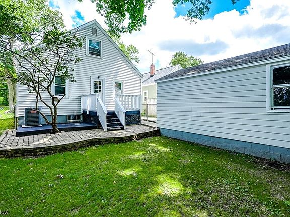 5th image of 132 Harcourt Dr